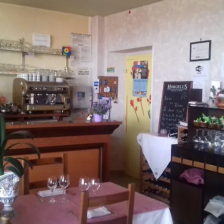 Le Gourmet 2* באפום